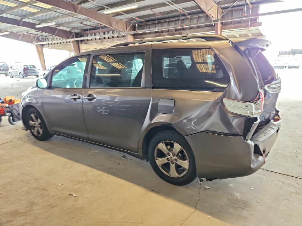 Photo 2 from auction – 2014 TOYOTA SIENNA with VIN 5TDKK3DC3ES431865
