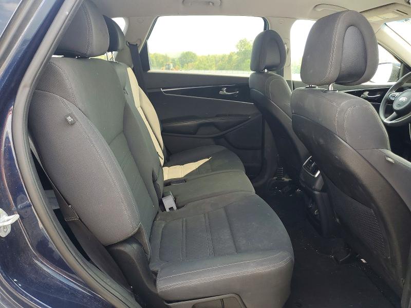 Photo 11 from auction – 2016 KIA SORENTO with VIN 5XYPG4A37GG057441