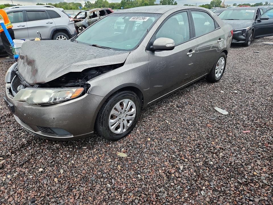 KIA FORTE 2010 مع رقم تعريف المركبة KNAFU4A24A5807502 - صورة من المزاد