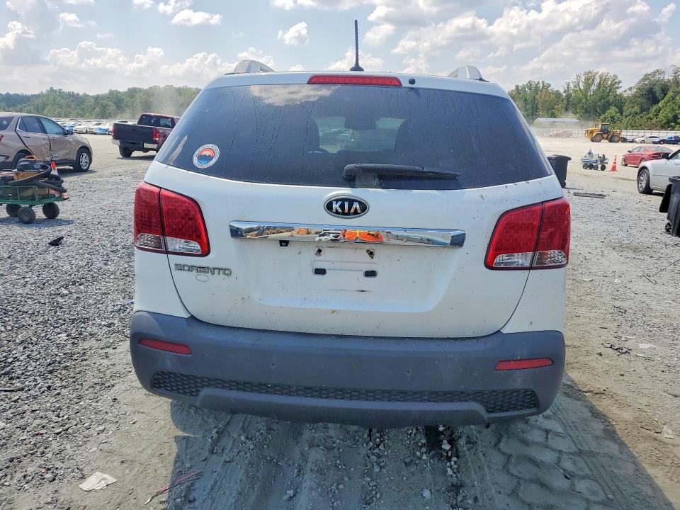 Zdjęcie 6 z aukcji – 2011 KIA SORENTO z VIN 5XYKTDA20BG078346