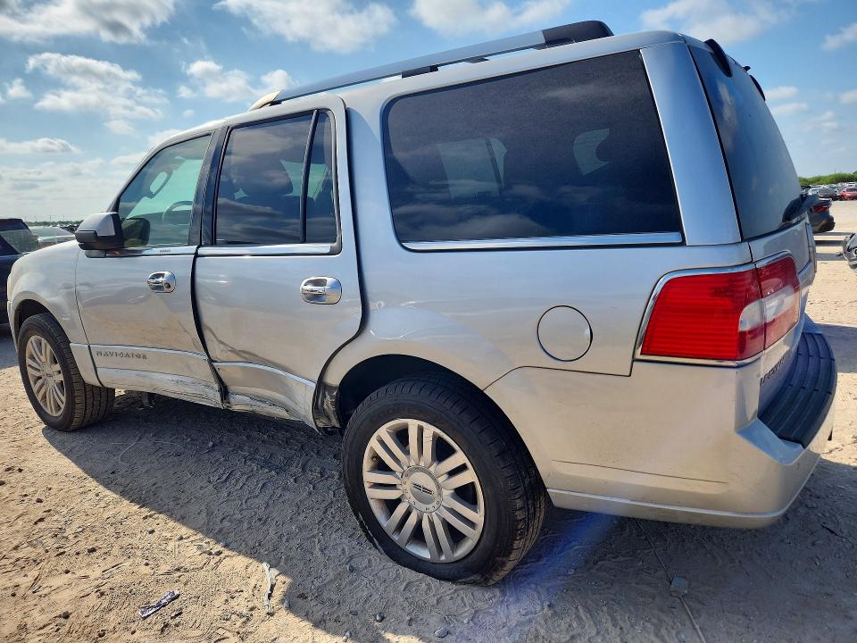 Photo 2 from auction – 2012 LINCOLN NAVIGATOR with VIN 5LMJJ2H52CEL02788