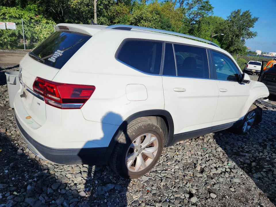 Photo 3 from auction – 2018 VOLKSWAGEN ATLAS with VIN 1V2CR2CA9JC567177
