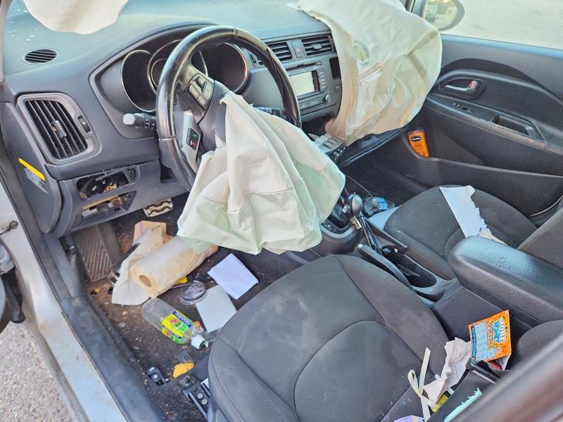 Снимка 8 от търг – 2015 KIA RIO с VIN KNADN4A31F6422056