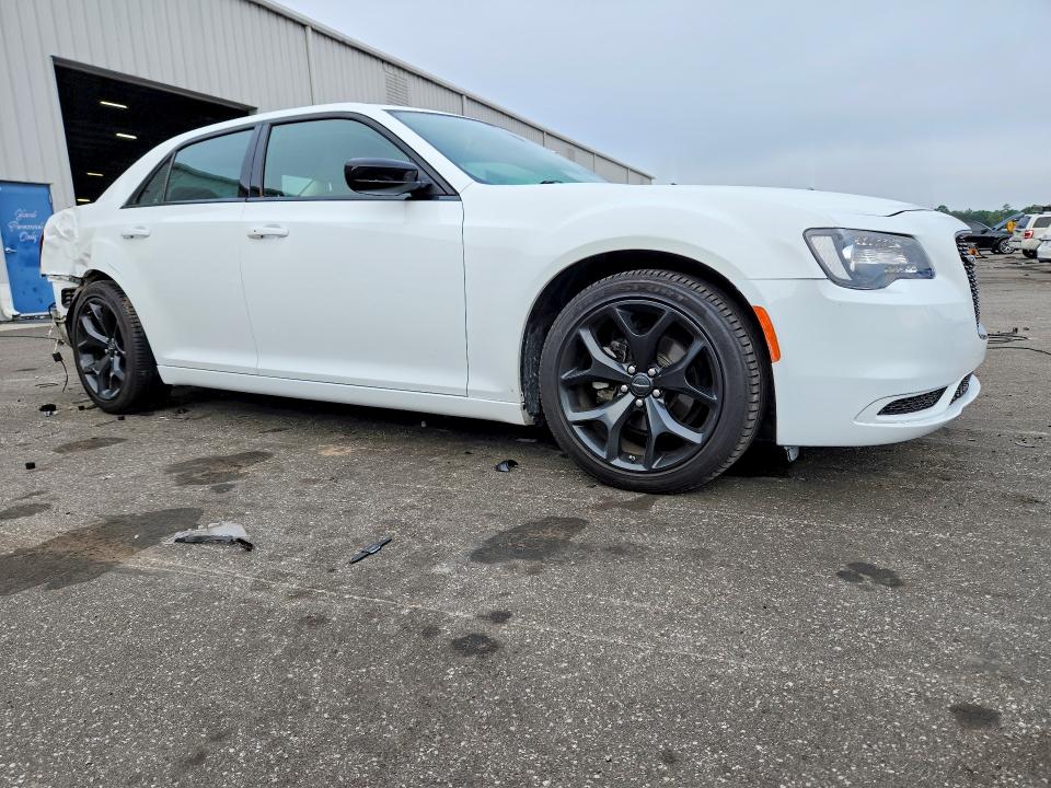 Foto 4 de la subasta – 2022 CHRYSLER 300 con VIN 2C3CCAAG2NH134196