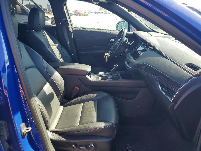 Снимка 7 от търг – 2021 CADILLAC XT4 с VIN 1GYFZER43MF074948