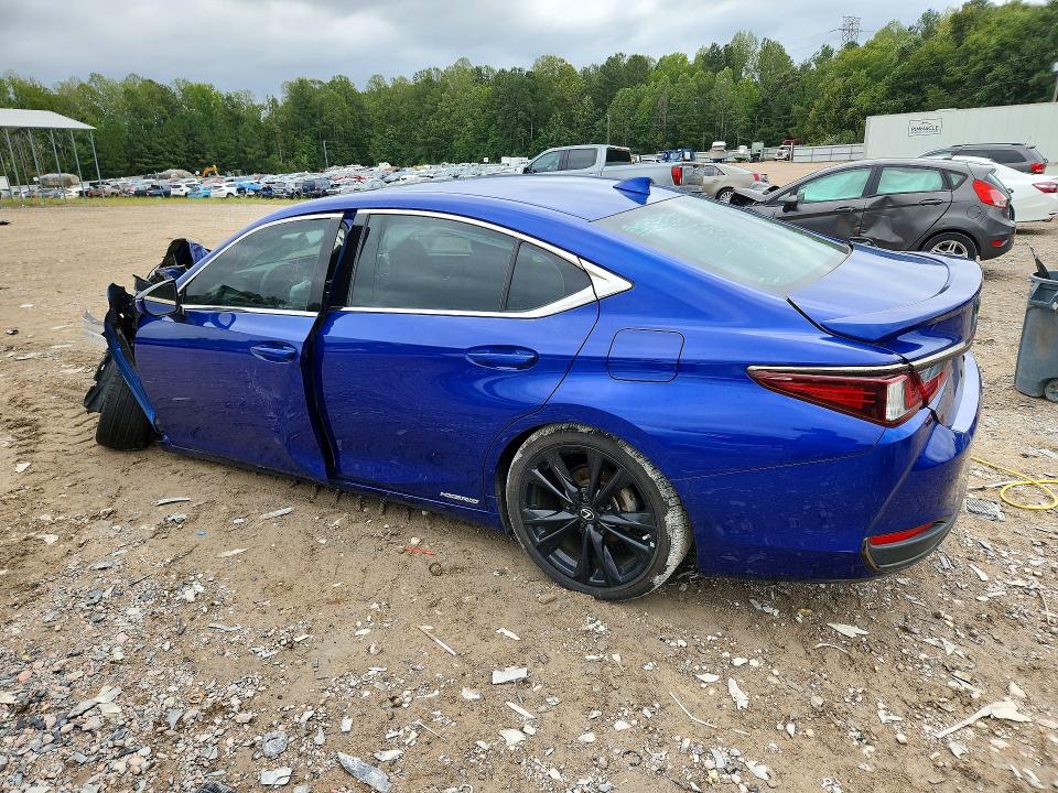 Снимка 2 от търг – 2022 LEXUS ES 300H с VIN 58AGA1C17NU018652