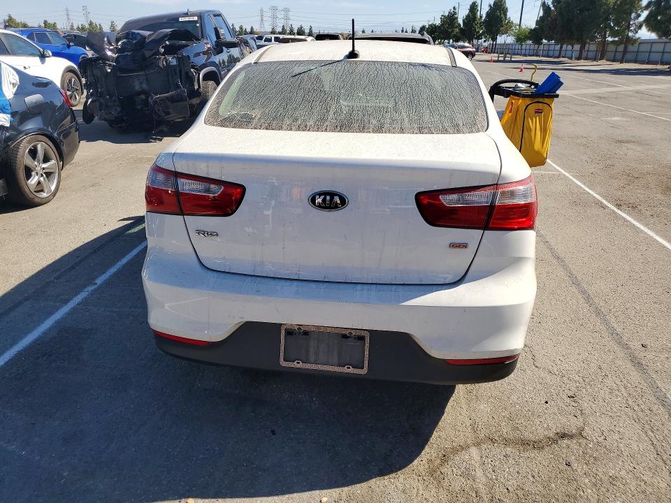 Foto 6 de la subasta – 2016 KIA RIO con VIN KNADM4A34G6691771