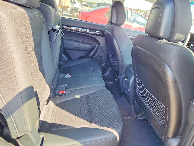 Photo 11 from auction – 2014 KIA SORENTO with VIN 5XYKT3A62EG510632
