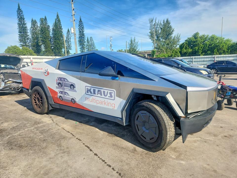 Photo 4 from auction – 2025 TESLA CYBERTRUCK with VIN 7G2CEHED6SA069539