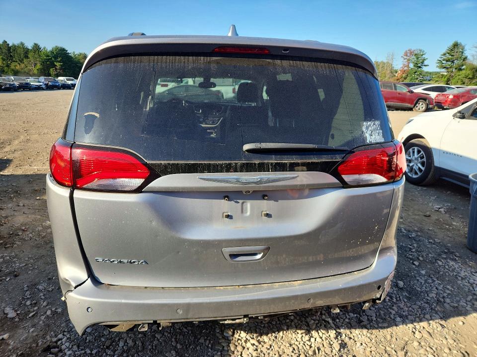 Photo 6 from auction – 2017 CHRYSLER PACIFICA with VIN 2C4RC1EG8HR704863