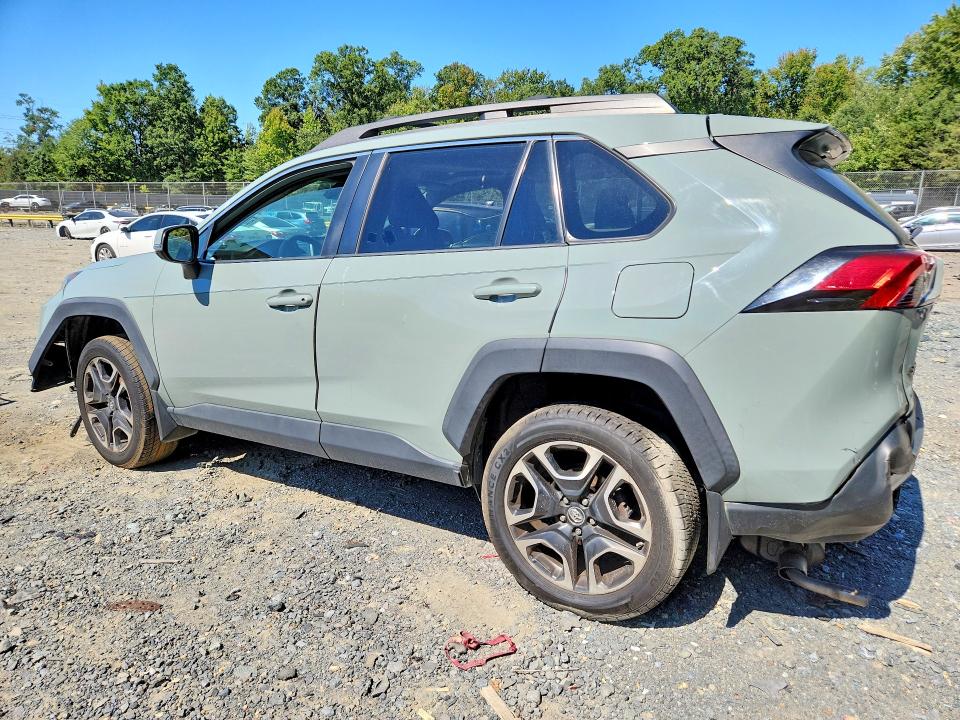 Photo 2 from auction – 2019 TOYOTA RAV4 with VIN 2T3J1RFV1KW032124