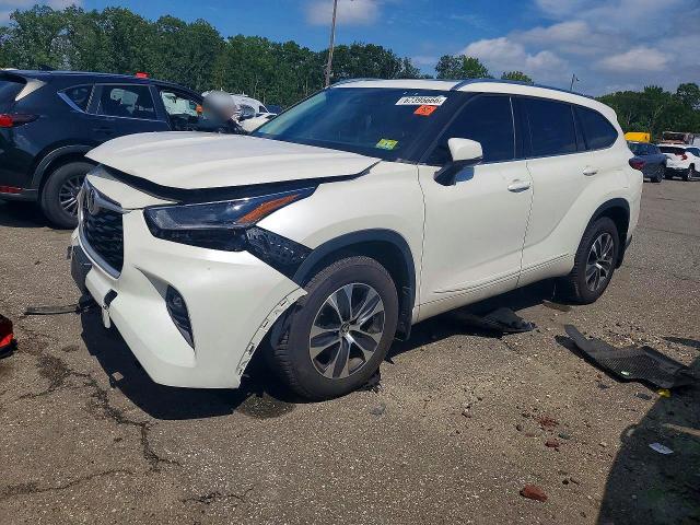 TOYOTA HIGHLANDER 2021 with VIN 5TDGZRBH0MS106947 - Photo from auction