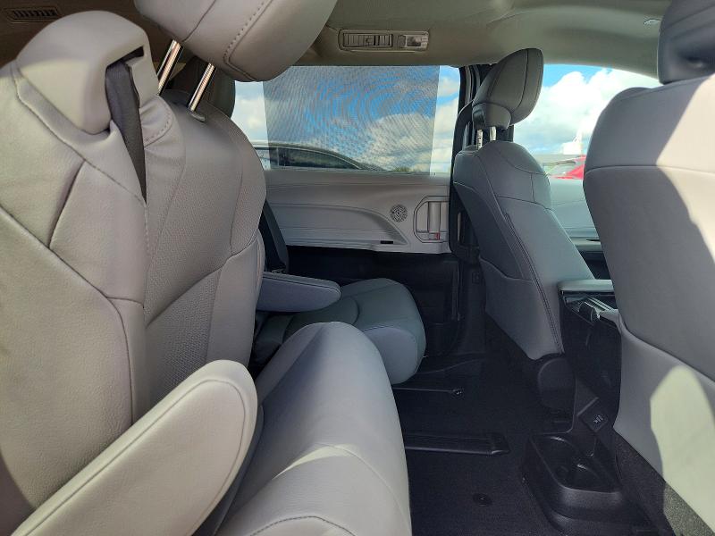 Снимка 11 от търг – 2026 TOYOTA SIENNA с VIN 5TDYSKFC5TS241371