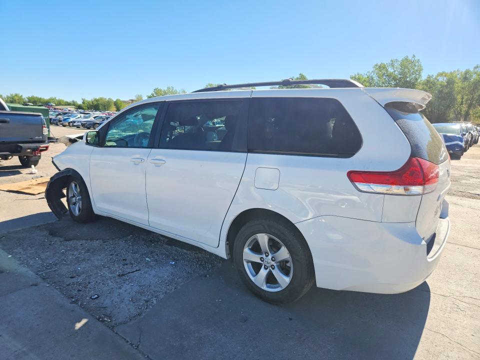 Снимка 2 от търг – 2011 TOYOTA SIENNA с VIN 5TDKK3DC9BS070847