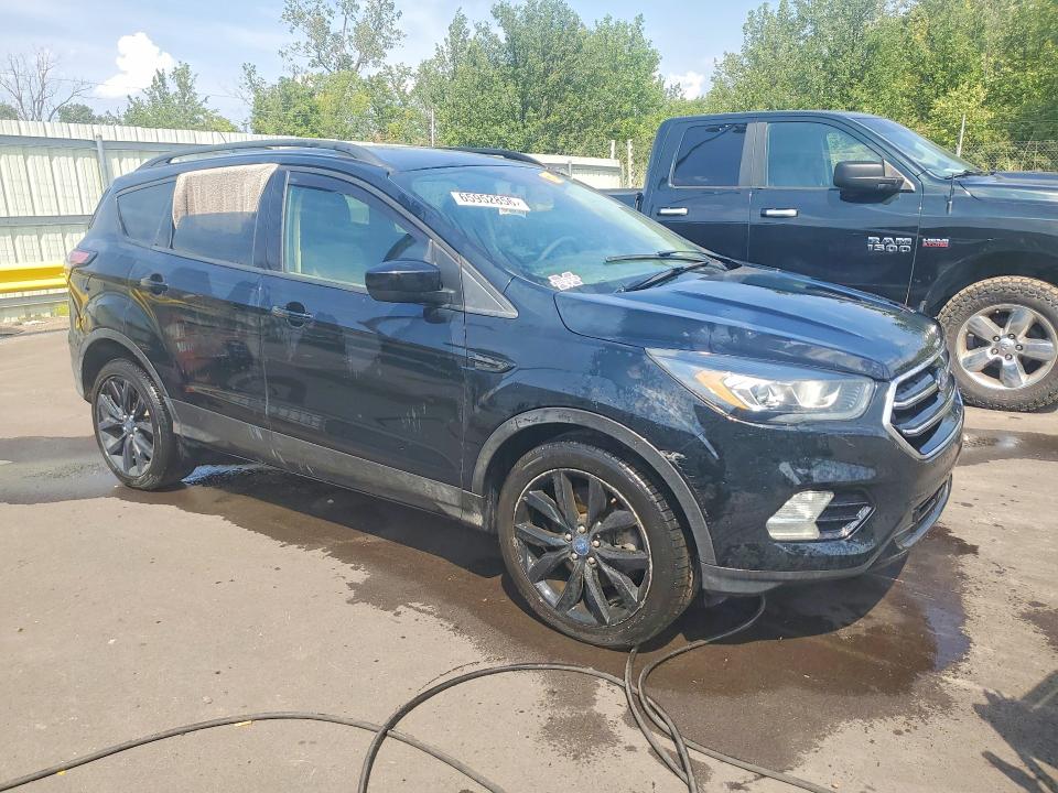 Photo 4 from auction – 2018 FORD ESCAPE with VIN 1FMCU9GD8JUD49072