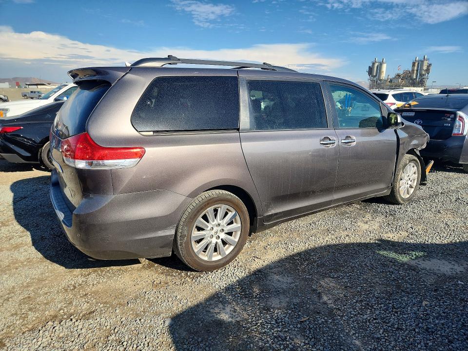 Zdjęcie 3 z aukcji – 2011 TOYOTA SIENNA z VIN 5TDYK3DC2BS079688
