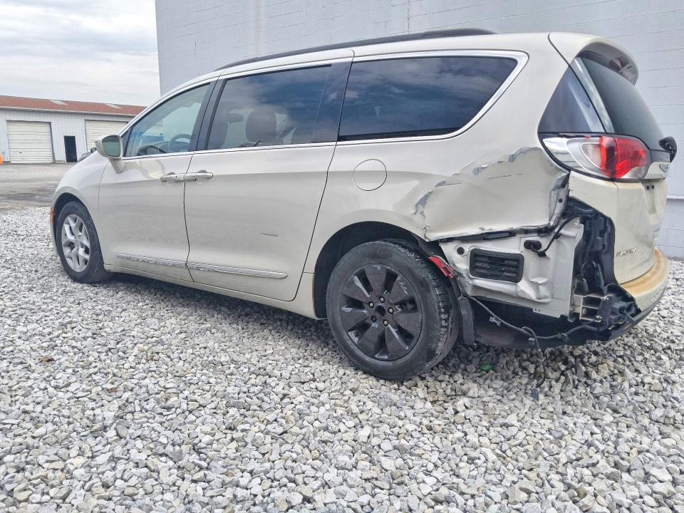 Photo 2 from auction – 2017 CHRYSLER PACIFICA with VIN 2C4RC1BG9HR552726