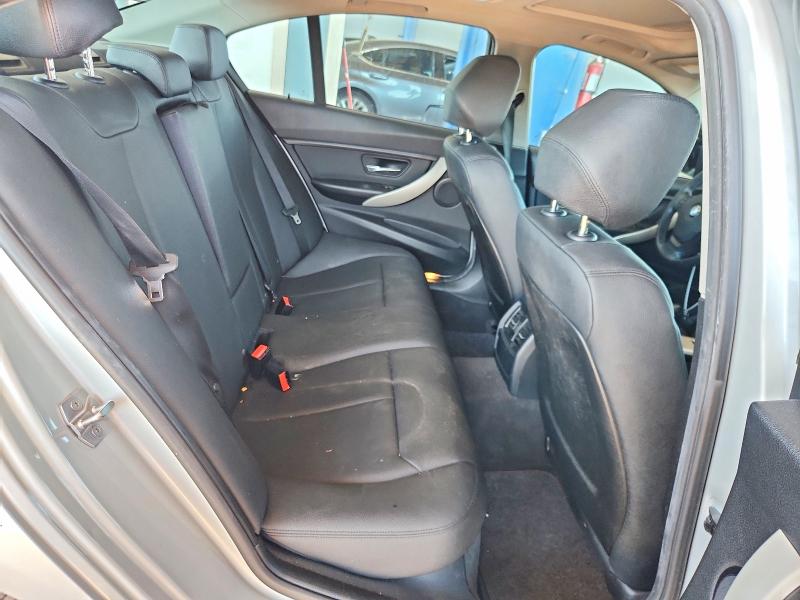 صورة رقم 10 من المزاد - 2015 BMW 320 مع VIN WBA3B1C51FK141528