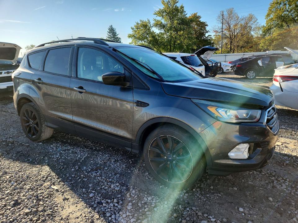 Photo 4 from auction – 2017 FORD ESCAPE with VIN 1FMCU0GD2HUA80086