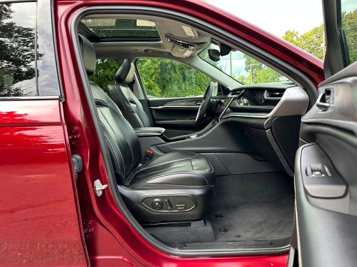 Снимка 7 от търг – 2023 JEEP GRAND CHEROKEE с VIN 1C4RJYB65PC650651