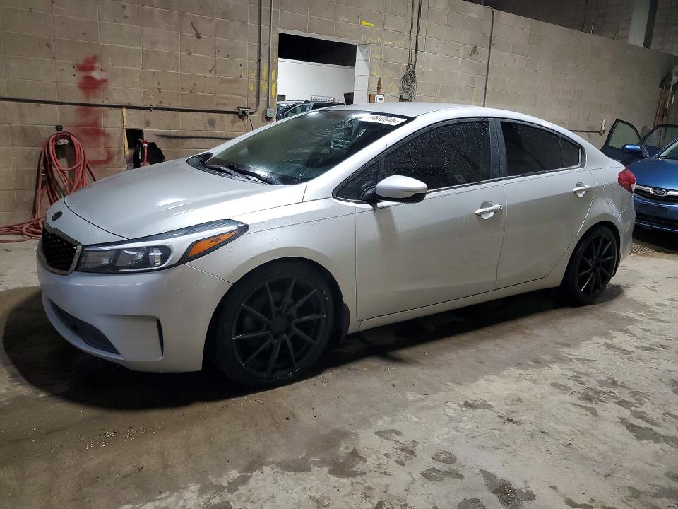 KIA FORTE 2017 с VIN 3KPFK4A79HE085611 - Снимка от търг