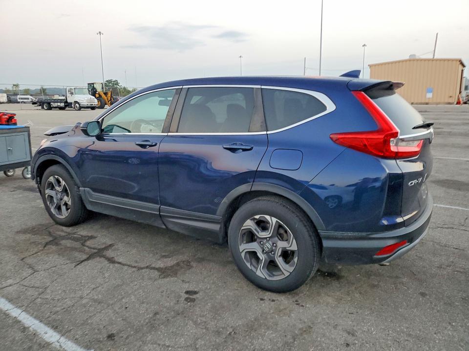 Photo 2 from auction – 2018 HONDA CR-V with VIN 7FARW2H8XJE012370