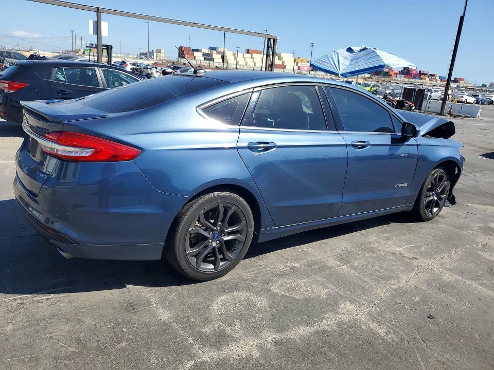 Photo 3 from auction – 2018 FORD FUSION with VIN 3FA6P0LU1JR207816