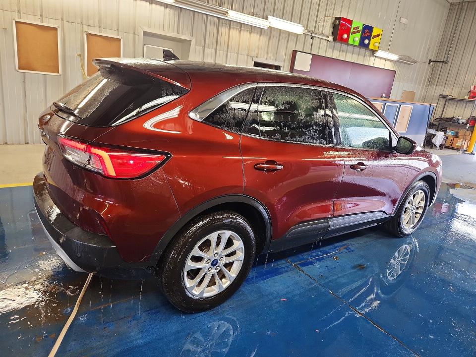 Photo 3 from auction – 2021 FORD ESCAPE with VIN 1FMCU0G65MUA85424