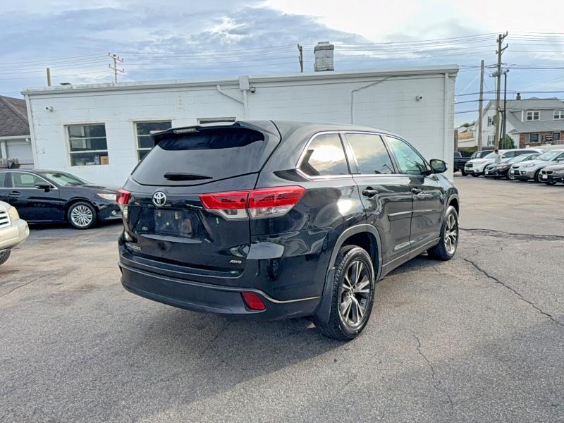 Photo 4 from auction – 2018 TOYOTA HIGHLANDER with VIN 5TDBZRFH9JS904623