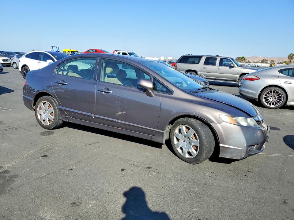 Снимка 4 от търг – 2010 HONDA CIVIC с VIN 19XFA1F50AE058666