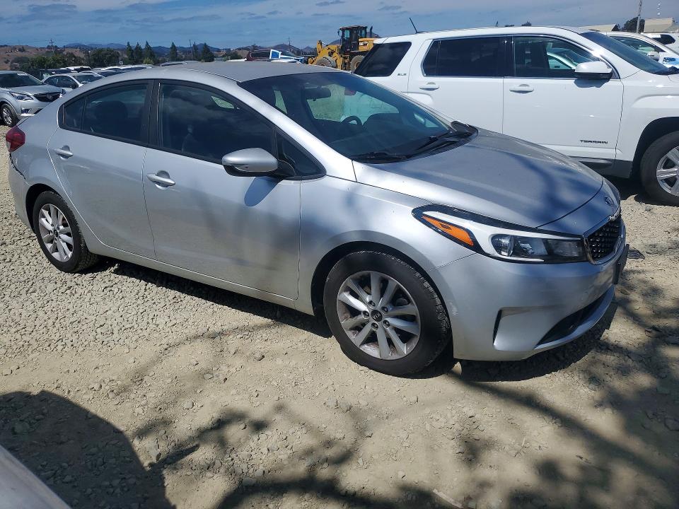 Photo 4 from auction – 2017 KIA FORTE with VIN 3KPFL4A76HE021815