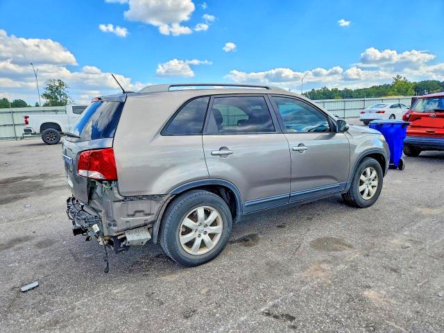 Фото 3 с аукциона – 2012 KIA SORENTO с VIN 5XYKT4A68CG264432