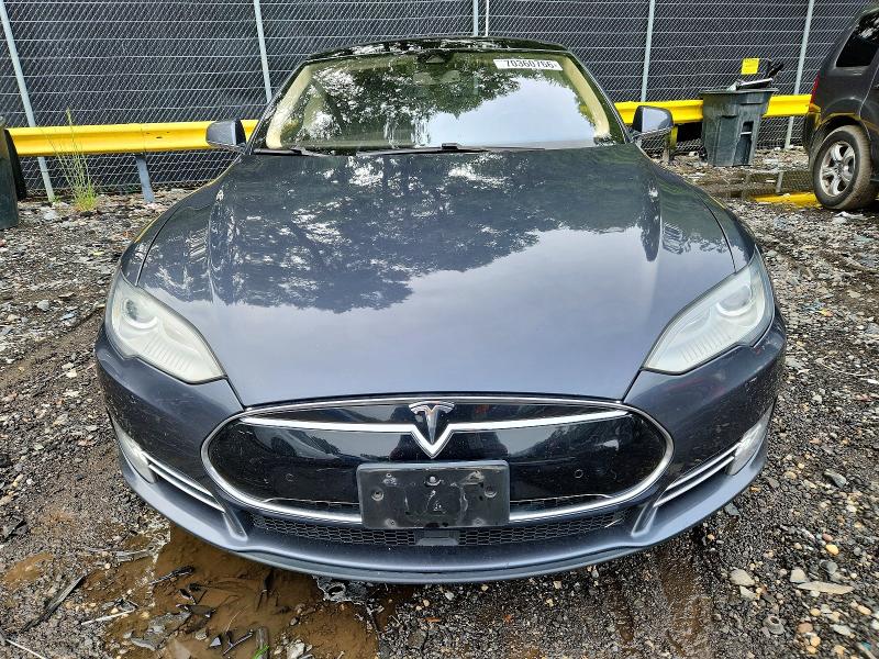 Снимка 11 от търг – 2015 TESLA MODEL S с VIN 5YJSA1H25FFP78998