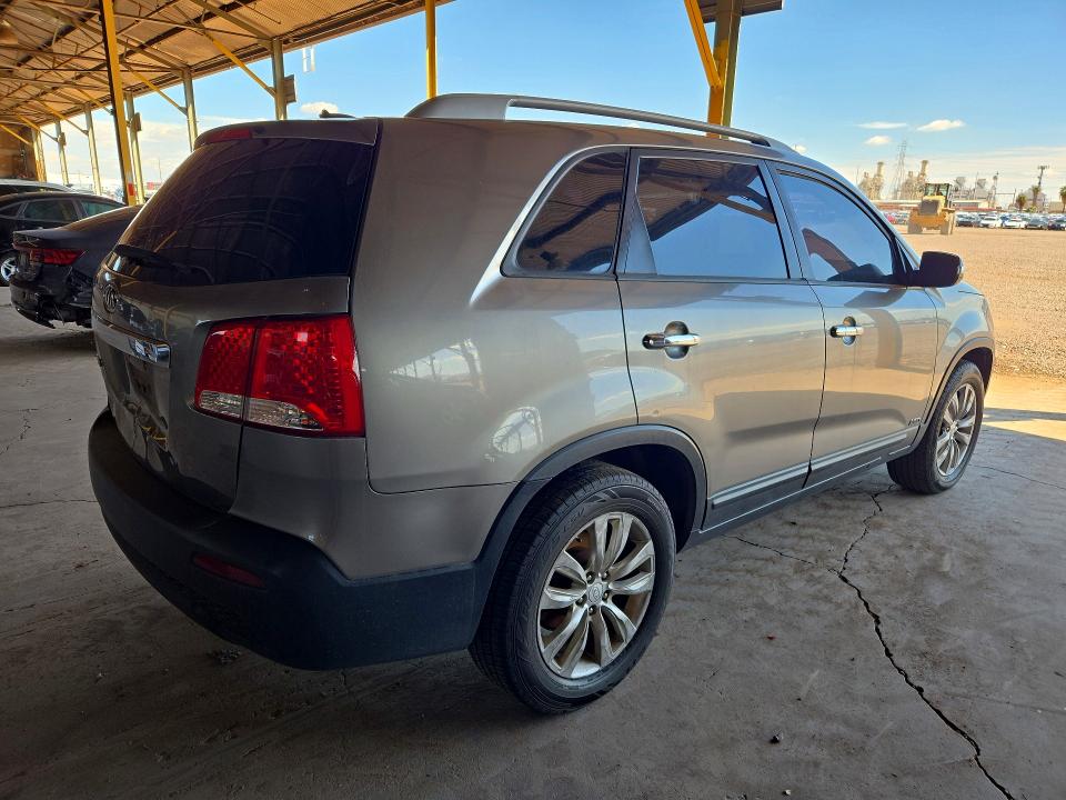 Photo 3 from auction – 2011 KIA SORENTO with VIN 5XYKTDA22BG177265