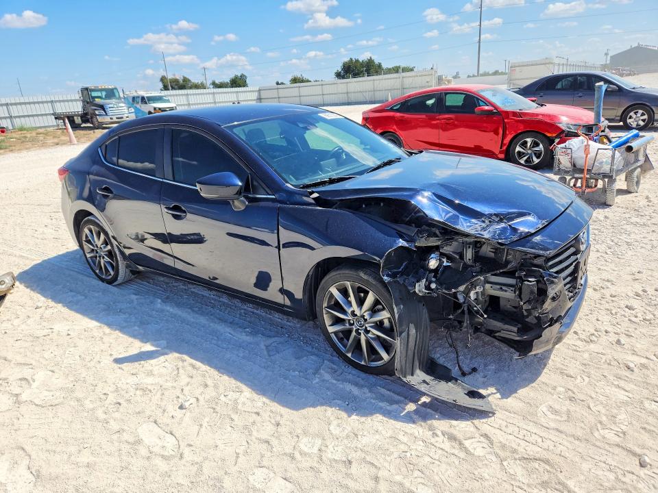 Foto 4 de la subasta – 2018 MAZDA 3 con VIN 3MZBN1V33JM172702