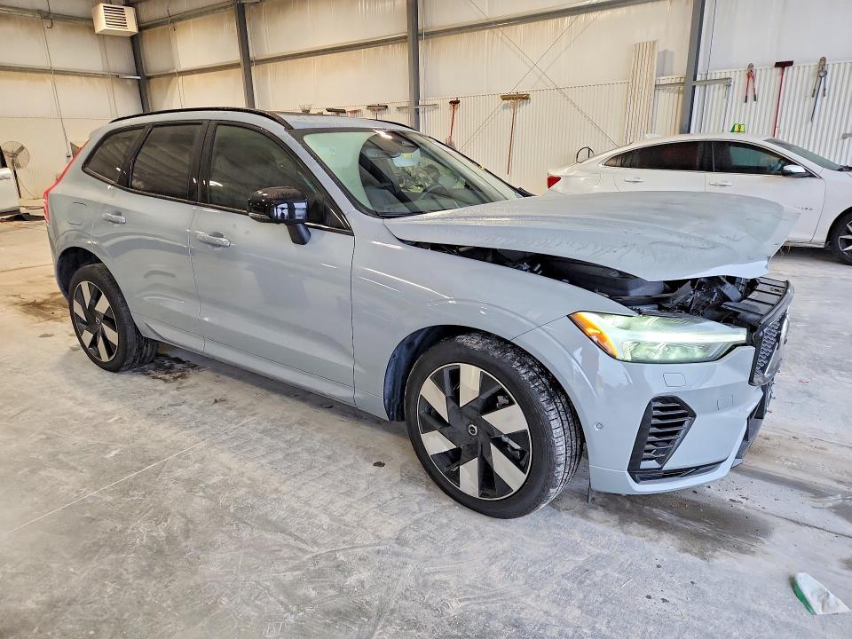 Photo 4 from auction – 2025 VOLVO XC60 with VIN YV4H60RC6S1203774