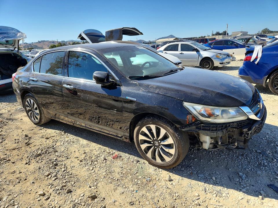 Photo 4 from auction – 2015 HONDA ACCORD with VIN 1HGCR6F53FA012320