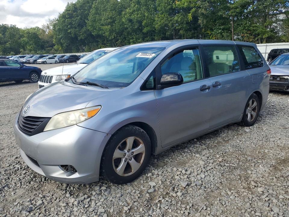2011 TOYOTA SIENNA - Търг №70006326