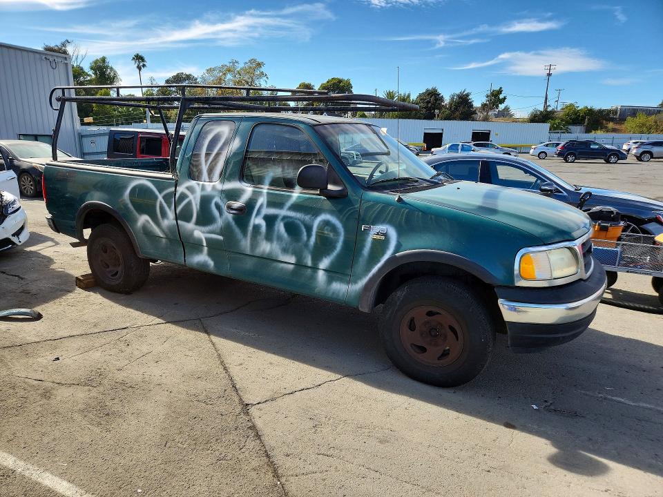 Photo 4 from auction – 2002 FORD F150 with VIN 2FTRX18W02CA81711