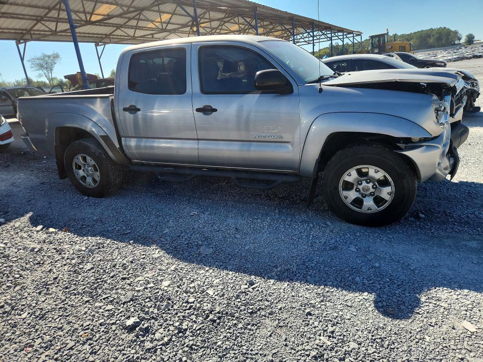 Снимка 4 от търг – 2015 TOYOTA TACOMA с VIN 3TMJU4GNXFM175122