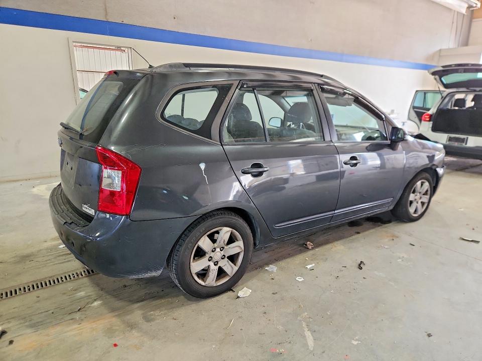 Foto 3 de la subasta – 2007 KIA RONDO con VIN KNAFG526477114182