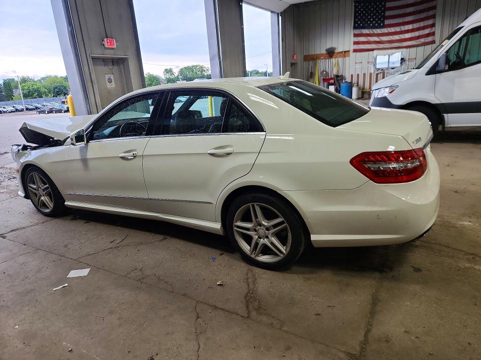 Zdjęcie 2 z aukcji – 2011 MERCEDES-BENZ E z VIN WDDHF8HB7BA383962