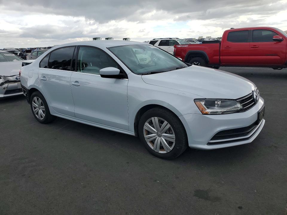Photo 4 from auction – 2017 VOLKSWAGEN JETTA with VIN 3VW2B7AJ1HM312756