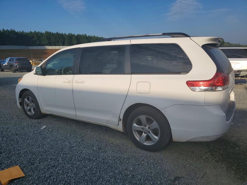 Photo 2 from auction – 2011 TOYOTA SIENNA with VIN 5TDKK3DC0BS141224
