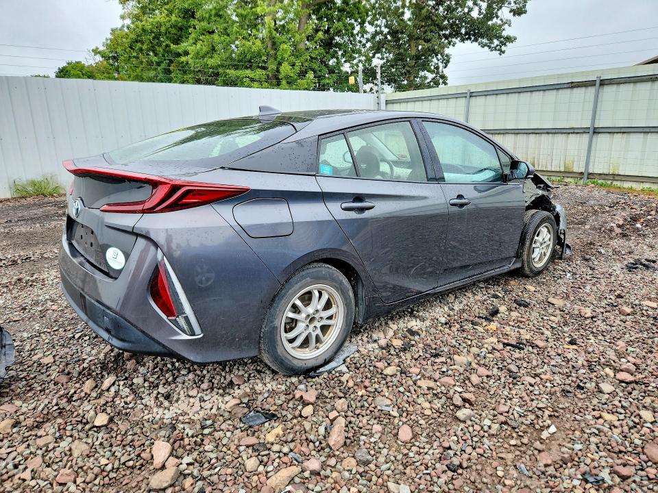 Photo 3 from auction – 2017 TOYOTA PRIUS PRIME with VIN JTDKARFP2H3053243
