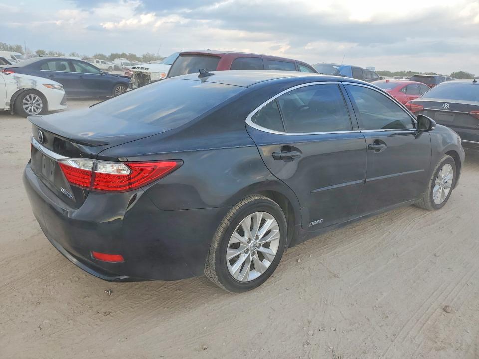 Photo 3 from auction – 2013 LEXUS ES with VIN JTHBW1GG5D2025727