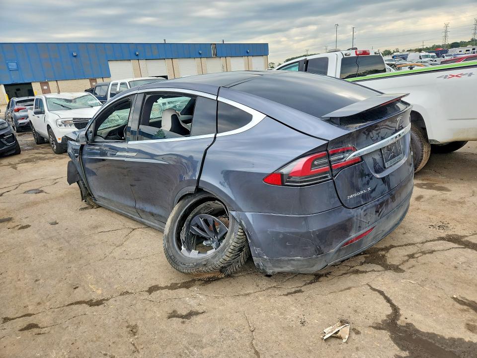 صورة رقم 2 من المزاد - 2018 TESLA MODEL X مع VIN 5YJXCAE28JF101280