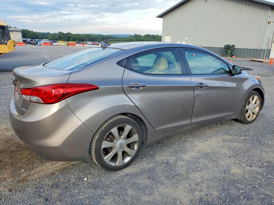 Photo 3 from auction – 2012 HYUNDAI ELANTRA with VIN 5NPDH4AE7CH105024