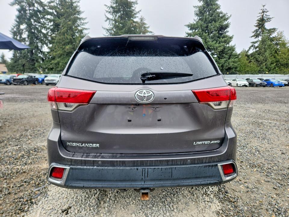 Photo 6 from auction – 2018 TOYOTA HIGHLANDER with VIN 5TDDZRFH0JS497297
