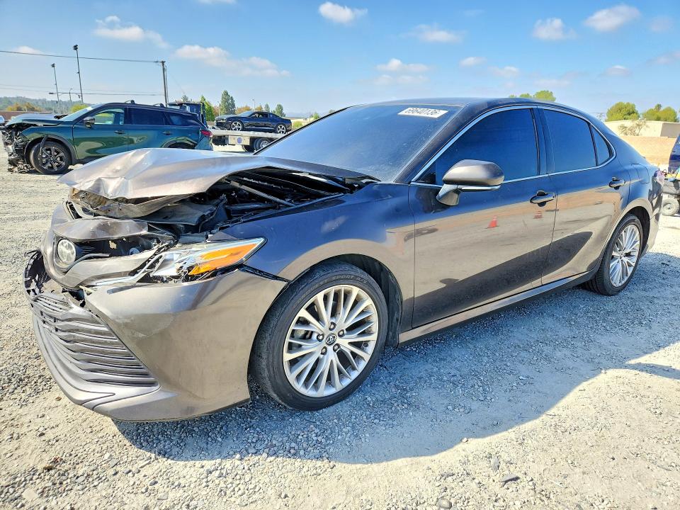 Снимка 1 от търг – 2019 TOYOTA CAMRY с VIN 4T1B11HK0KU257006